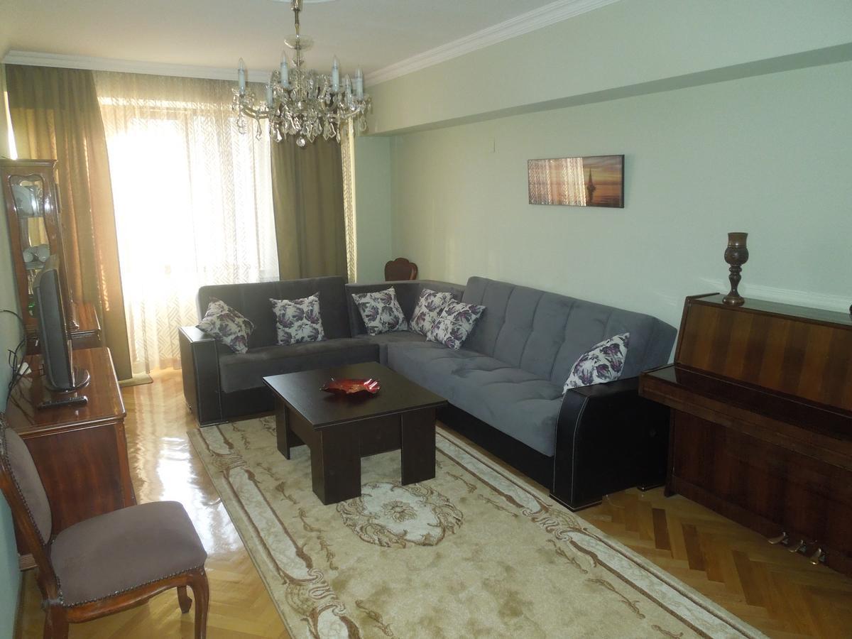 Nellie'S Apartment Batumi Exterior foto